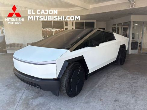 Used 2024 Tesla Cybertruck AWD Crew Cab image 8