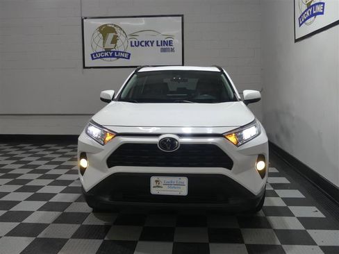 Used 2019 Toyota RAV4 XLE Premium image 2