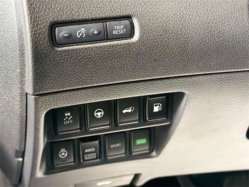 Used 2020 Nissan Rogue SV image 10