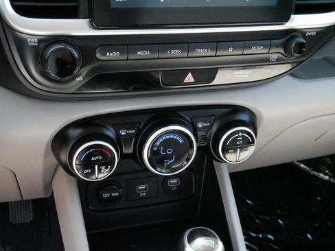 Used 2021 Hyundai Venue SEL FWD image 23