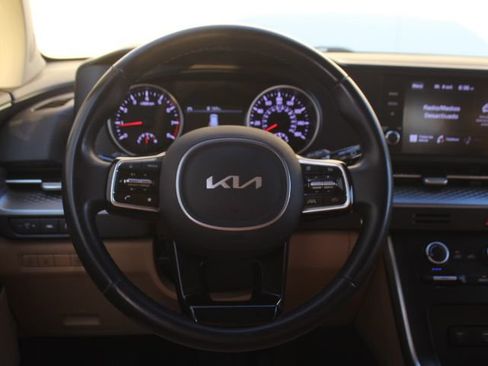 Used 2022 Kia Carnival LX w/ Paint Protection Package image 27