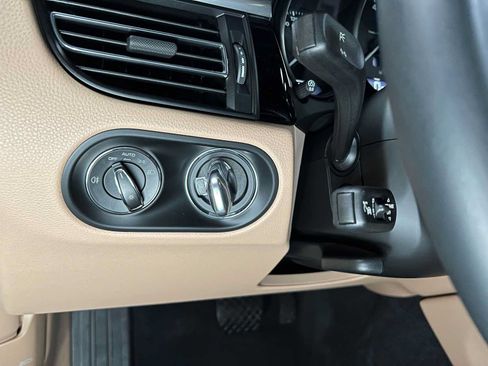 Used 2025 Porsche Macan AWD/4WD image 28