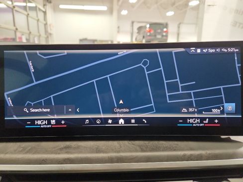 Used 2024 BMW X7 xDrive40i w/ Premium Package image 19