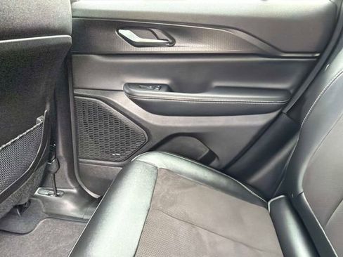 Used 2024 Jeep Grand Cherokee Altitude AWD/4WD image 15
