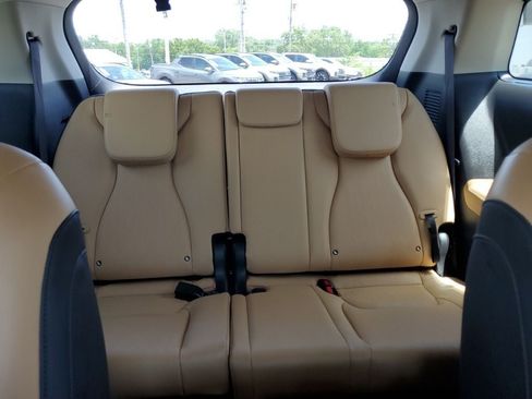 Used 2024 Kia Carnival EX FWD image 65