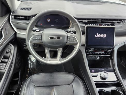 Used 2023 Jeep Grand Cherokee Limited image 29