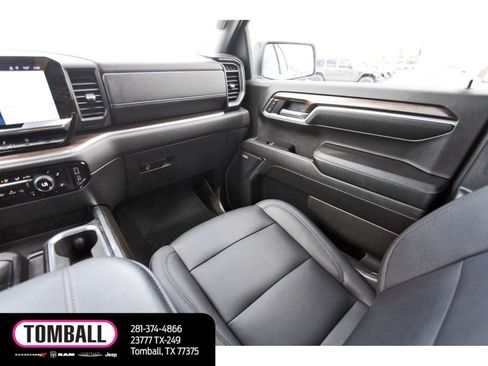 Used 2024 Chevrolet Silverado 1500 LT Trail Boss w/ Convenience Package II AWD/4WD image 11