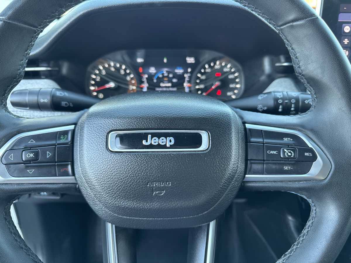 Used 2022 Jeep Compass Latitude FWD image 30