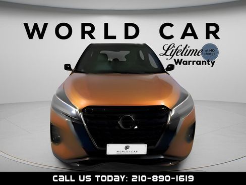 Used 2021 Nissan Kicks SR w/ SR Premium Package FWD image 2