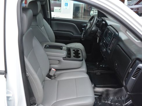 Used 2018 Chevrolet Silverado 1500 W/T w/ Trailering Package image 14