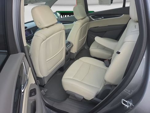 Used 2025 Cadillac XT6 Premium Luxury AWD/4WD image 33