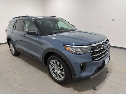 New 2026 Ford Explorer Active w/ Active Comfort Package image 3