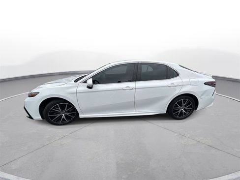 Used 2023 Toyota Camry SE FWD image 9
