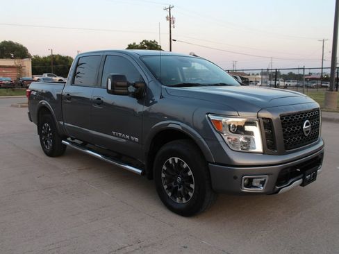 Used 2018 Nissan Titan PRO-4X w/ Pro-4x Convenience Package AWD/4WD image 6