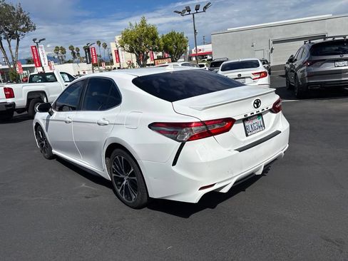 Used 2019 Toyota Camry SE FWD image 6