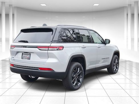 New 2025 Jeep Grand Cherokee Limited image 3