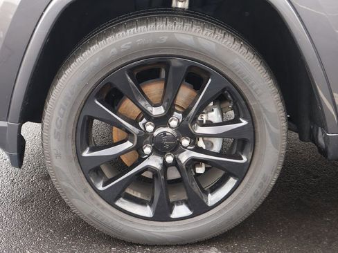 Used 2019 Jeep Grand Cherokee Altitude image 11