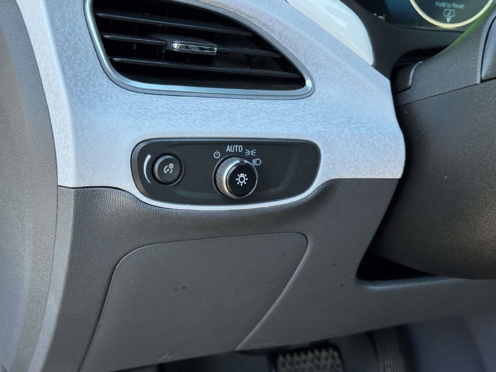 Used 2020 Chevrolet Bolt Premier w/ Infotainment Package FWD image 9