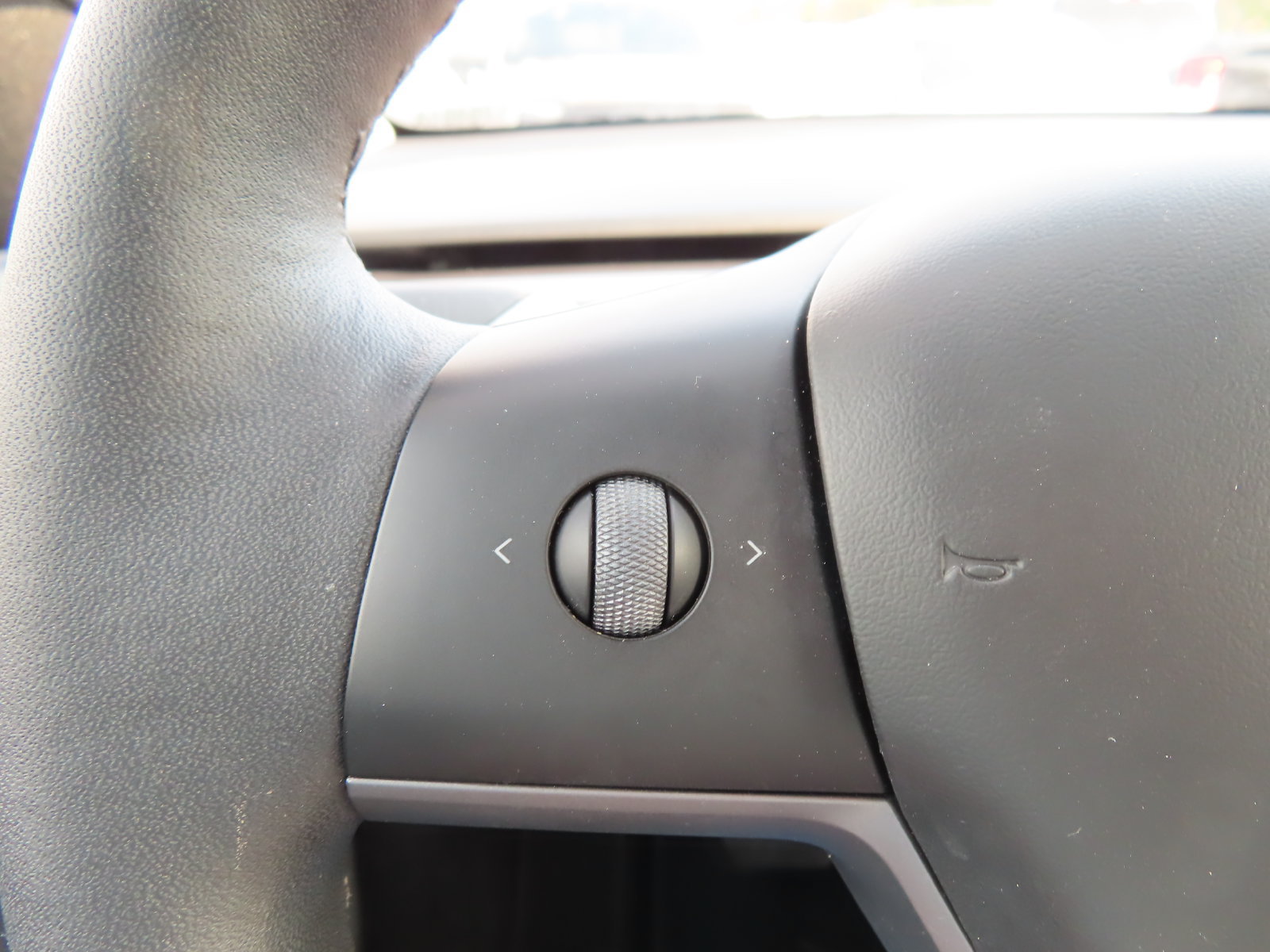 Used 2024 Tesla Model Y 2WD image 18