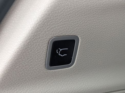 Certified 2024 Chrysler Pacifica Touring-L image 29