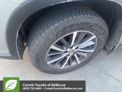 Used 2019 Toyota Highlander XLE w/ Protection Package #3 image 9