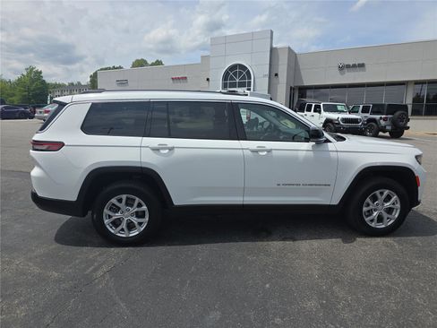 Used 2023 Jeep Grand Cherokee L Limited AWD/4WD image 2