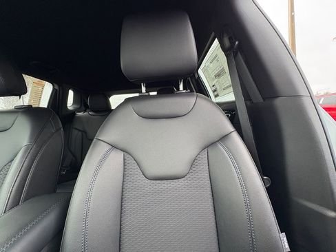 New 2026 Jeep Compass Latitude image 13