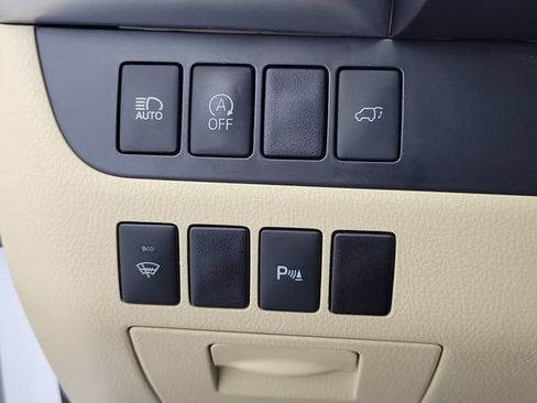 Used 2018 Toyota Highlander Limited FWD image 34