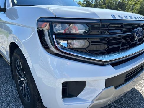 Used 2025 Ford Expedition Platinum AWD/4WD image 2