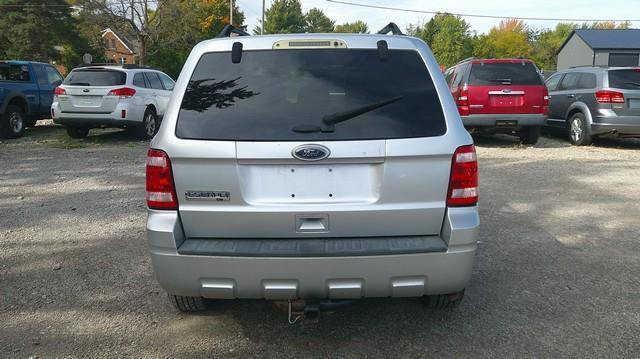 Used 2011 Ford Escape XLT w/ Convenience Group AWD/4WD image 4