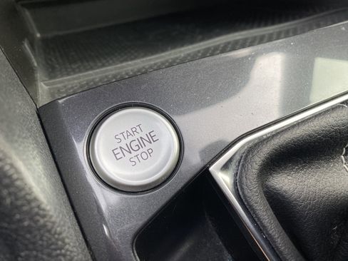 Used 2023 Volkswagen Tiguan SE image 28