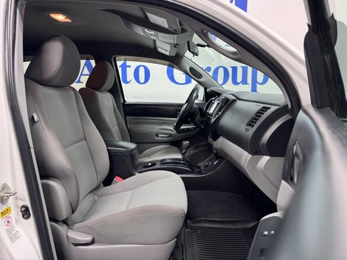 Used 2015 Toyota Tacoma 4x4 Double Cab w/ Convenience Package image 10