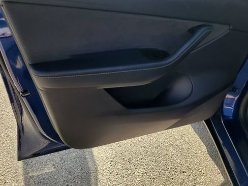 Used 2021 Tesla Model Y Long Range AWD/4WD image 16