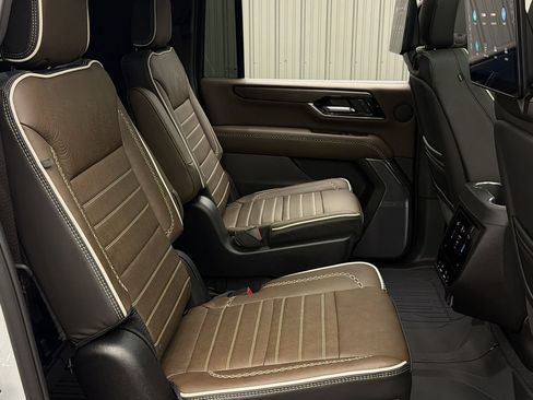 Used 2026 GMC Yukon XL Denali Ultimate w/ LPO, Floor Liner Package AWD/4WD image 39