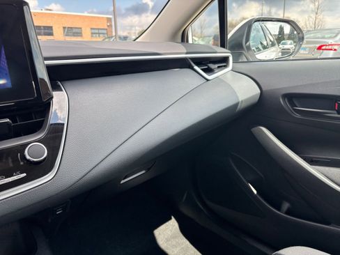Used 2025 Toyota Corolla LE image 33