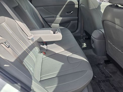 Certified 2025 Hyundai Elantra SEL FWD image 15