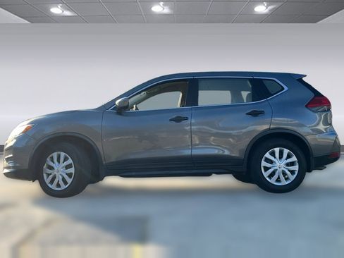 Used 2017 Nissan Rogue S image 2