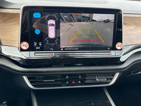 Used 2024 Volkswagen Atlas SE image 11