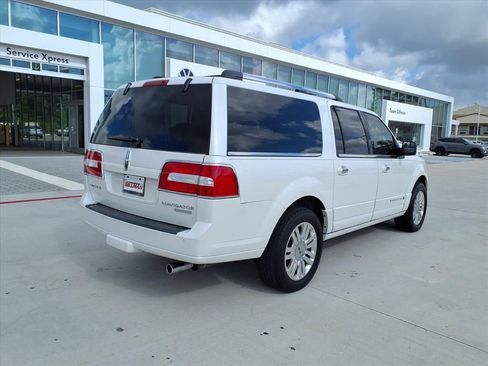Used 2012 Lincoln Navigator L 4WD image 6