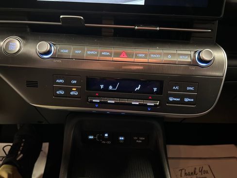 Used 2025 Hyundai Kona SEL image 17