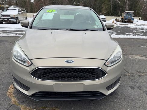 Used 2016 Ford Focus SE image 2