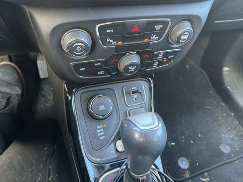 Used 2018 Jeep Compass Limited w/ Navigation Group AWD/4WD image 22