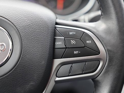 Used 2019 Jeep Cherokee Limited AWD/4WD image 23