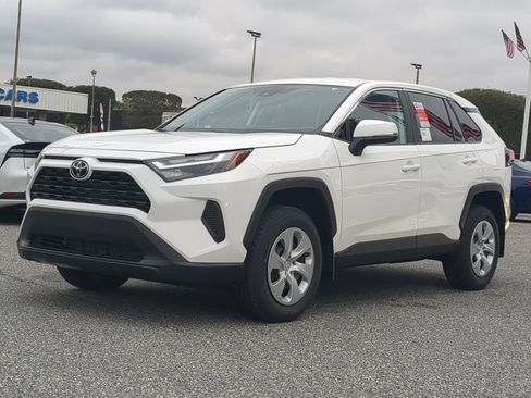 Used 2025 Toyota RAV4 LE image 10