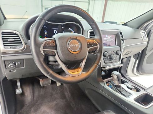 Used 2018 Jeep Grand Cherokee Limited image 18
