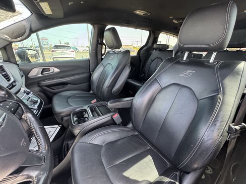Used 2019 Chrysler Pacifica Touring-L w/ S Appearance Package FWD image 22
