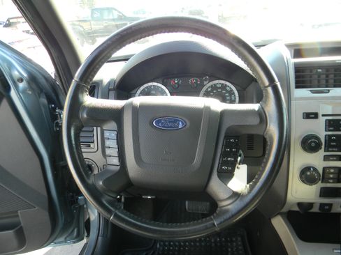 Used 2011 Ford Escape XLT image 9