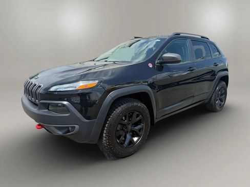 Used 2016 Jeep Cherokee Trailhawk w/ Comfort/Convenience Group AWD/4WD image 2