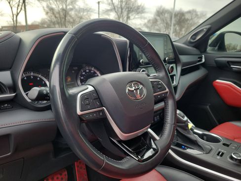 Used 2022 Toyota Highlander XSE image 17