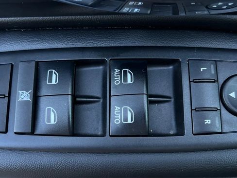 Used 2019 Dodge Grand Caravan SE w/ UConnect Hands-Free Group FWD image 37
